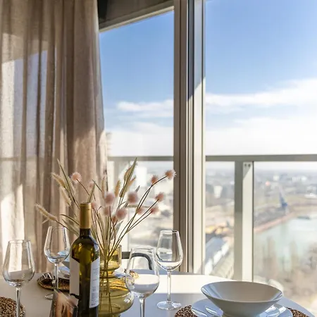 Eurovea Tower Retreat With Parking Апартаменты Братислава